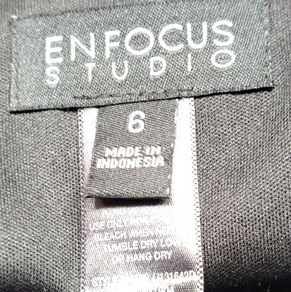 COPY - En Focus Studio Black & White V-Neck Mini Dress  Size 6